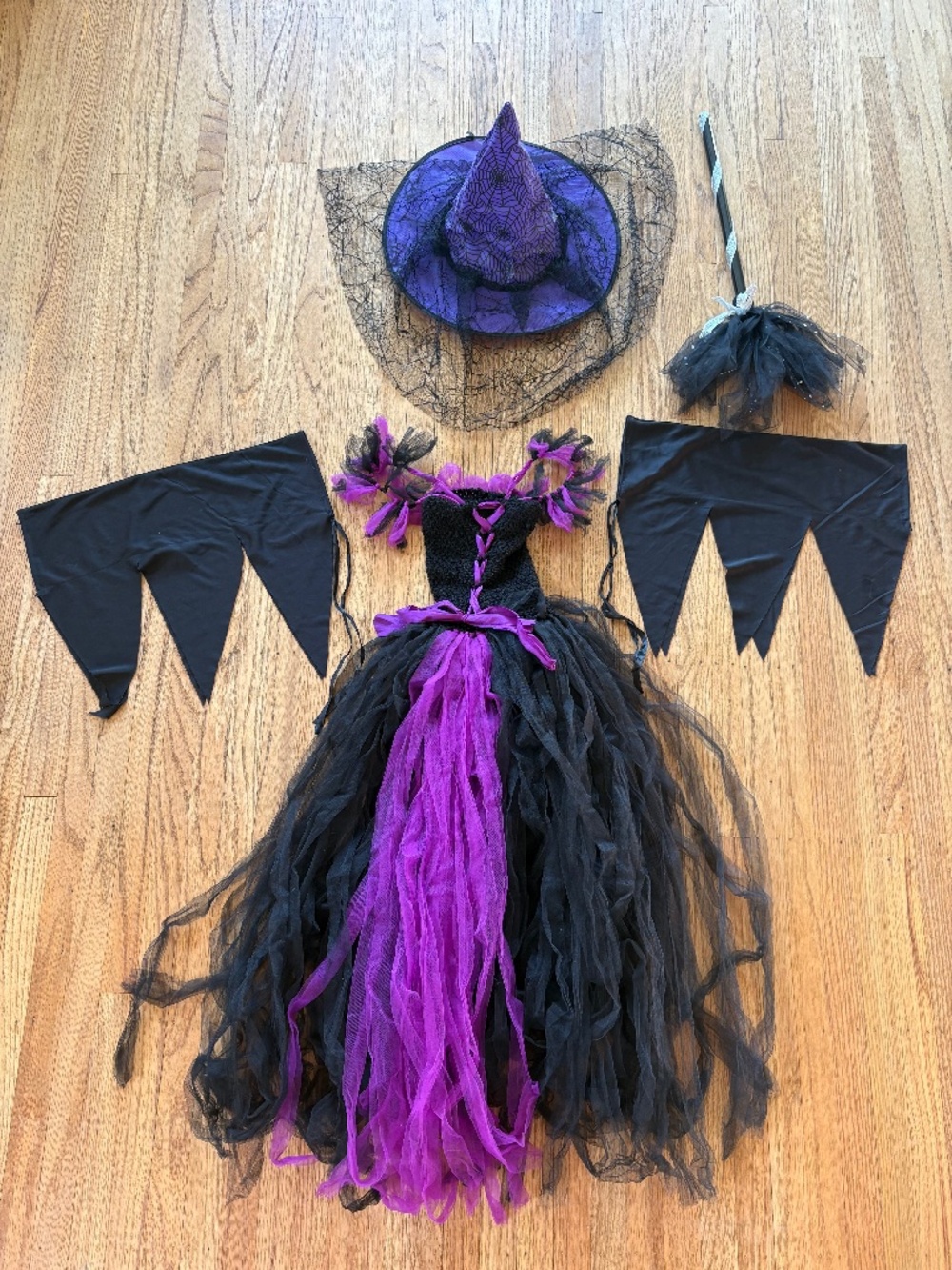 Kids witch costume size 5-6